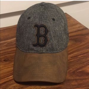 Boston hat- worn once or twice, great condition!